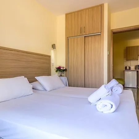 Paul Marie 4* Ajía Nápa